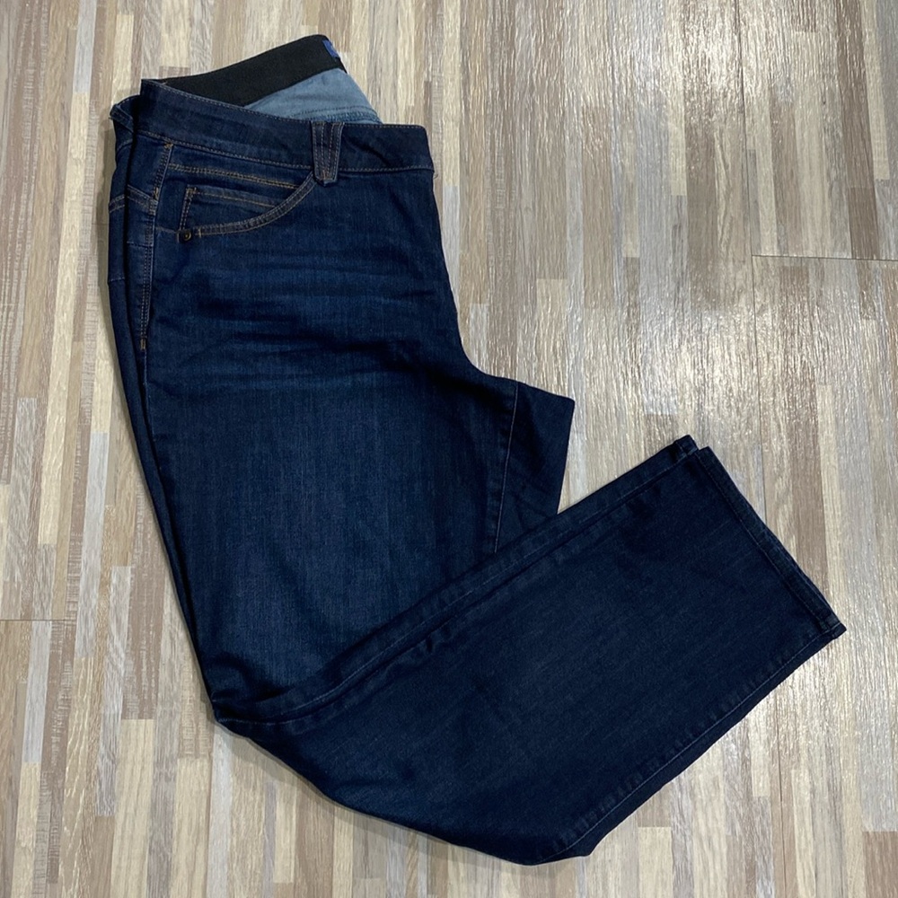 Democracy “Ab”solution ladies bluejeans with straight legs.  New without tags.